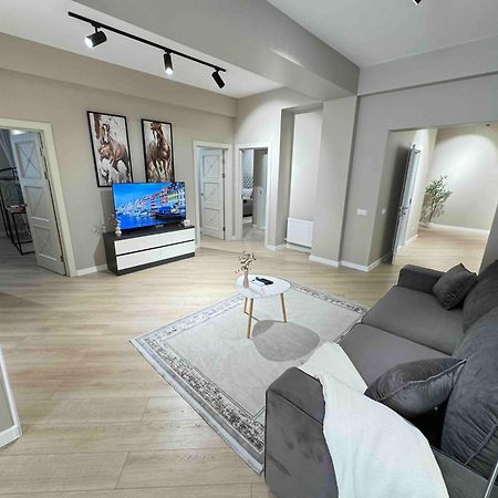 Rentnow Modern Business Apartment With 3 Bedrooms In Centre Chişinǎu Buitenkant foto