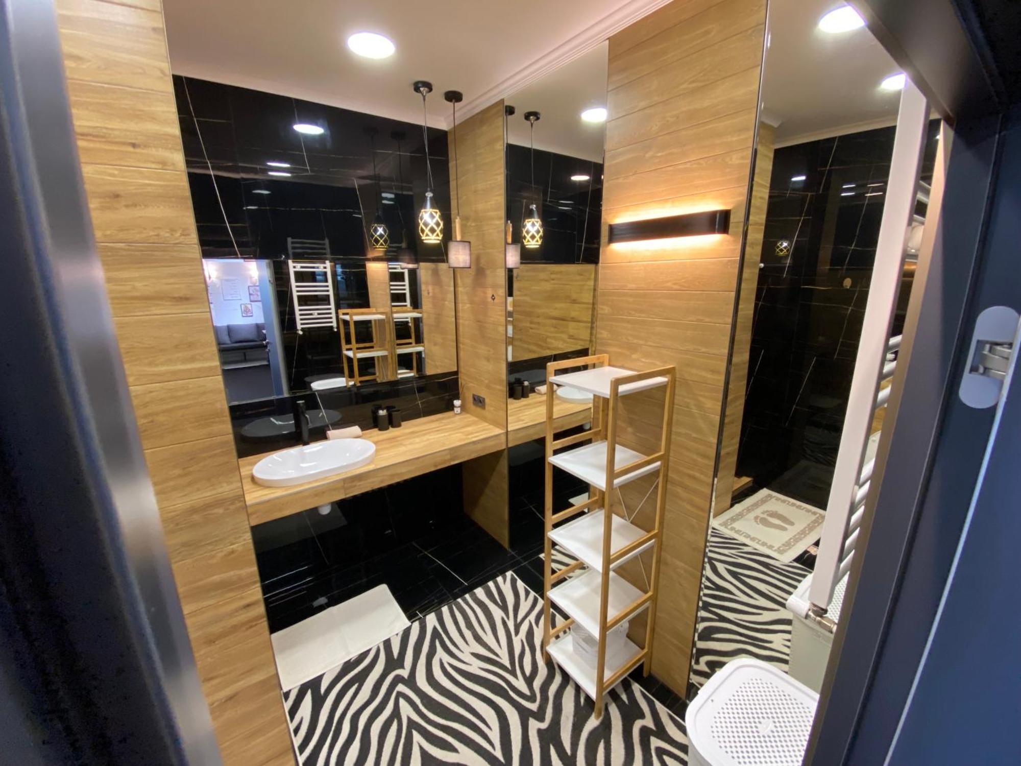 Rentnow Modern Business Apartment With 3 Bedrooms In Centre Chişinǎu Buitenkant foto