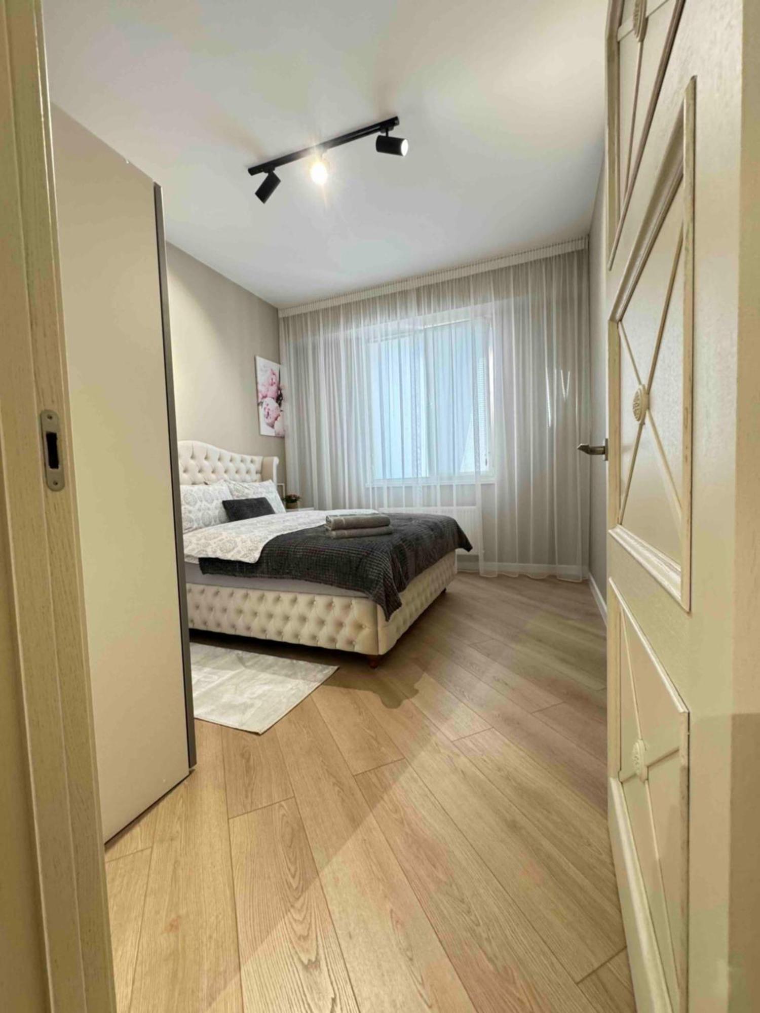 Rentnow Modern Business Apartment With 3 Bedrooms In Centre Chişinǎu Buitenkant foto