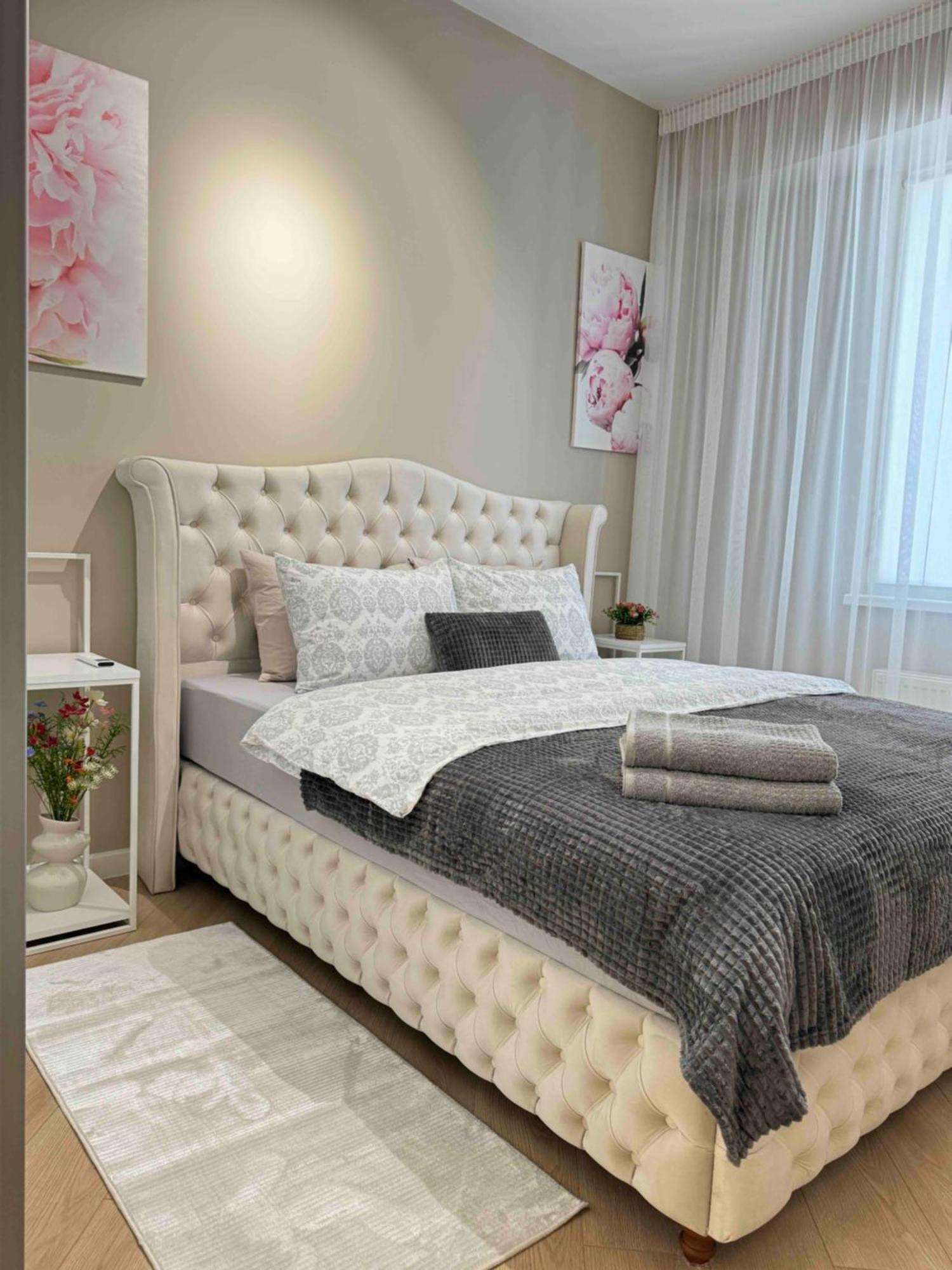 Rentnow Modern Business Apartment With 3 Bedrooms In Centre Chişinǎu Buitenkant foto