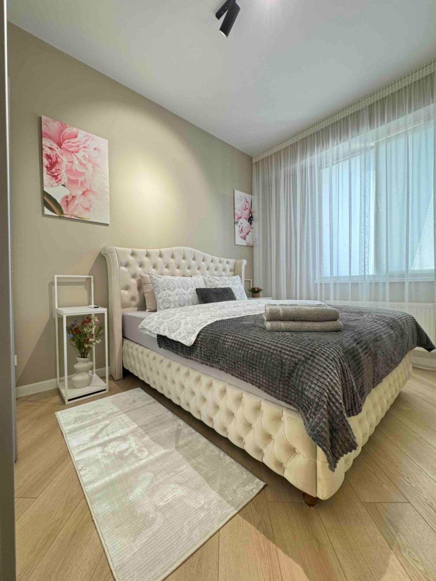 Rentnow Modern Business Apartment With 3 Bedrooms In Centre Chişinǎu Buitenkant foto