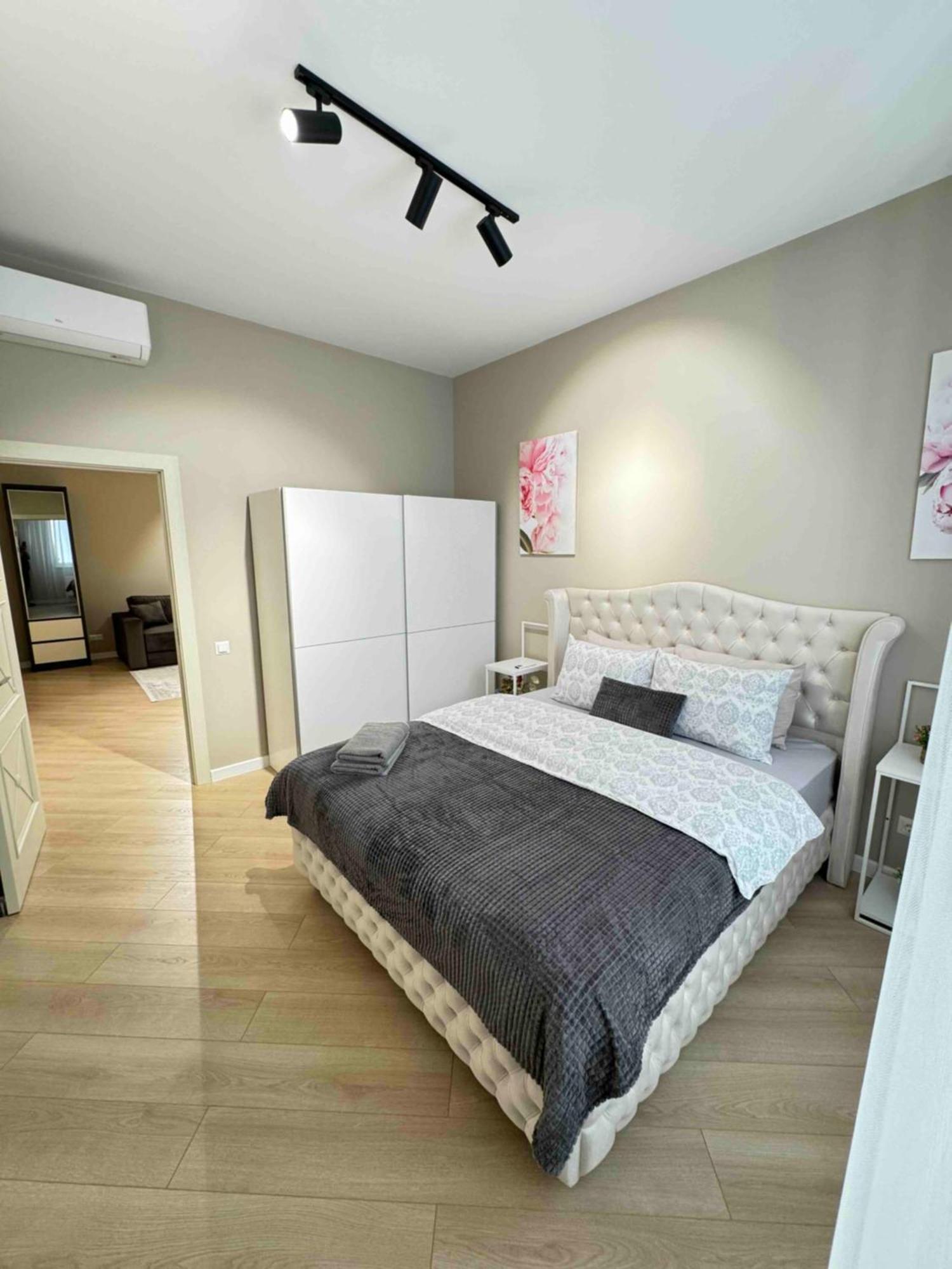 Rentnow Modern Business Apartment With 3 Bedrooms In Centre Chişinǎu Buitenkant foto