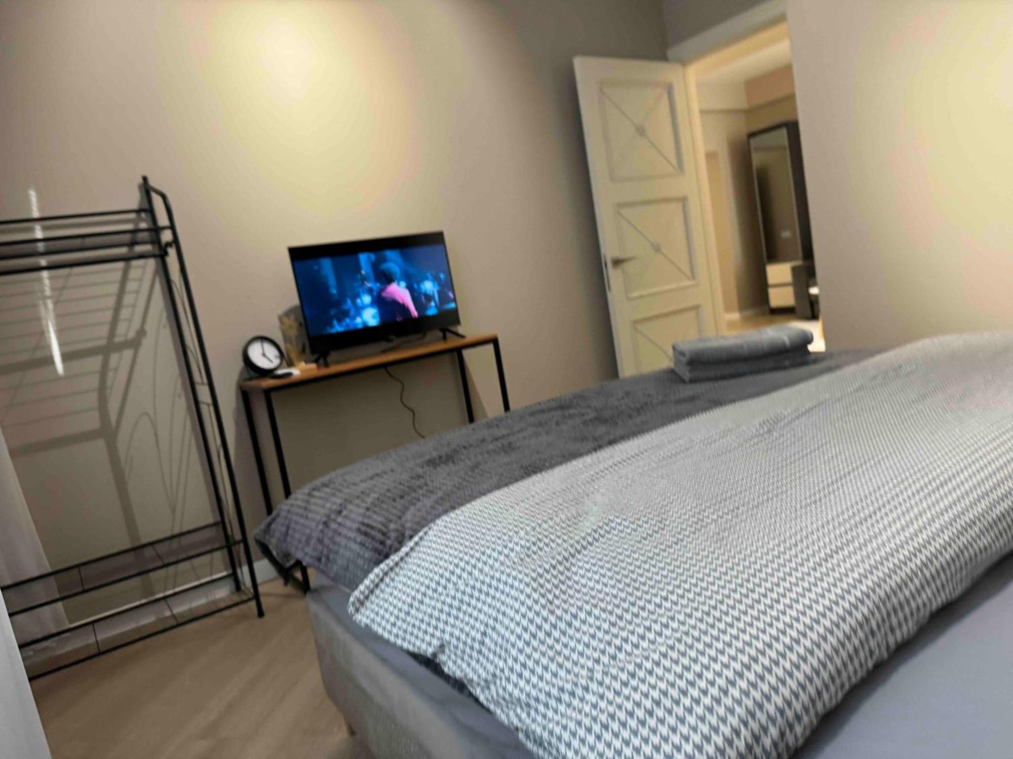 Rentnow Modern Business Apartment With 3 Bedrooms In Centre Chişinǎu Buitenkant foto