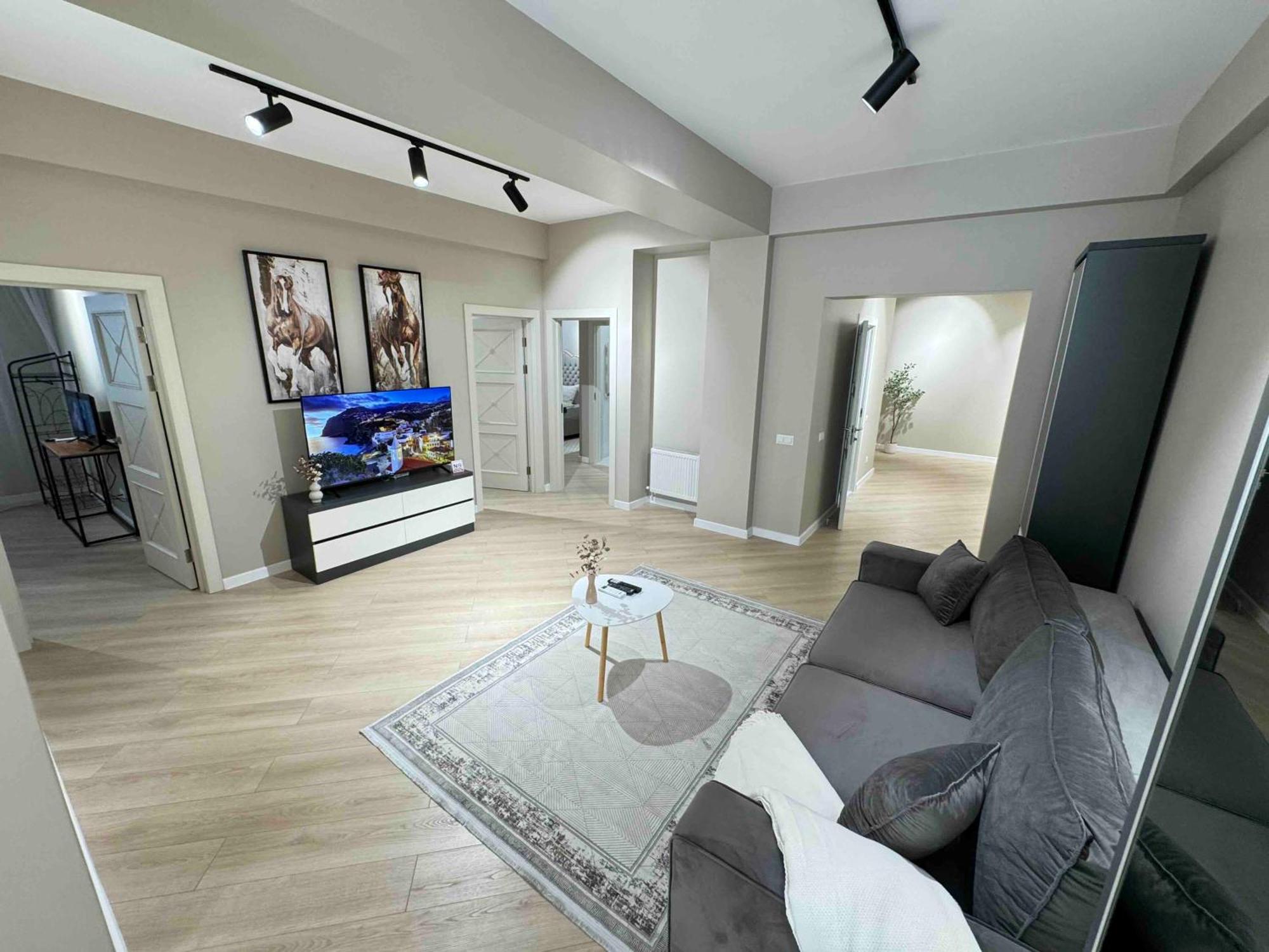 Rentnow Modern Business Apartment With 3 Bedrooms In Centre Chişinǎu Buitenkant foto
