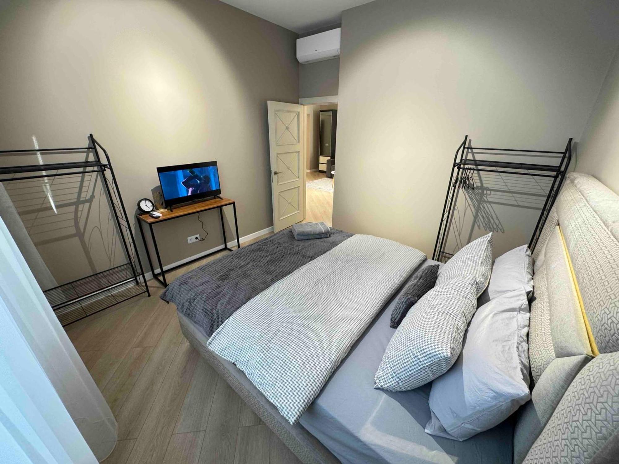 Rentnow Modern Business Apartment With 3 Bedrooms In Centre Chişinǎu Buitenkant foto