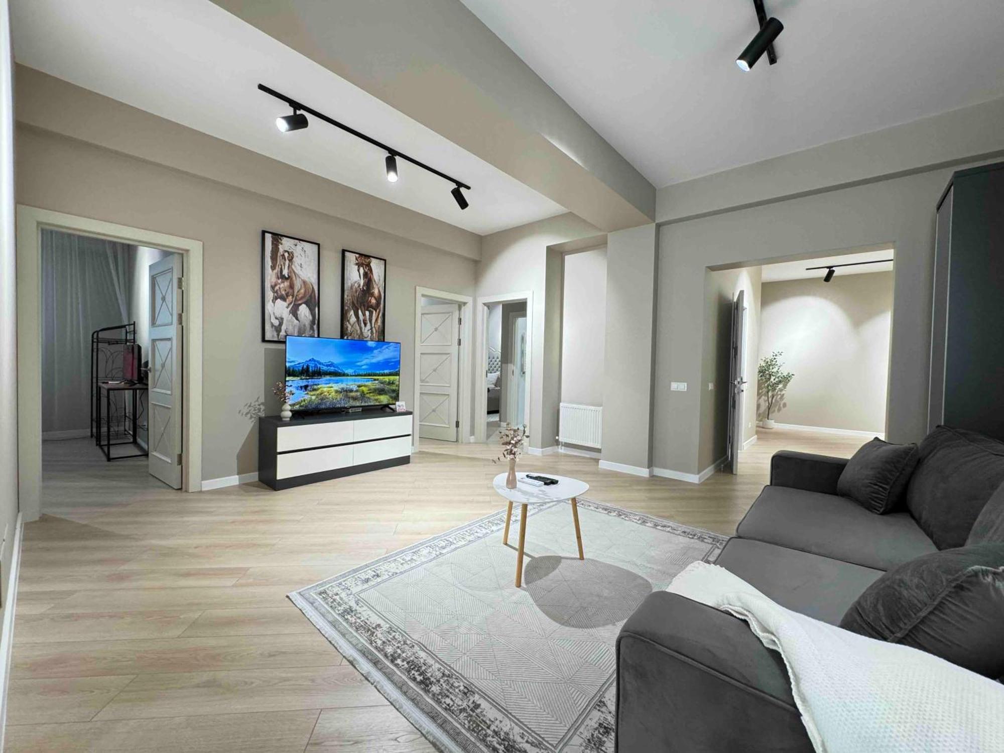 Rentnow Modern Business Apartment With 3 Bedrooms In Centre Chişinǎu Buitenkant foto