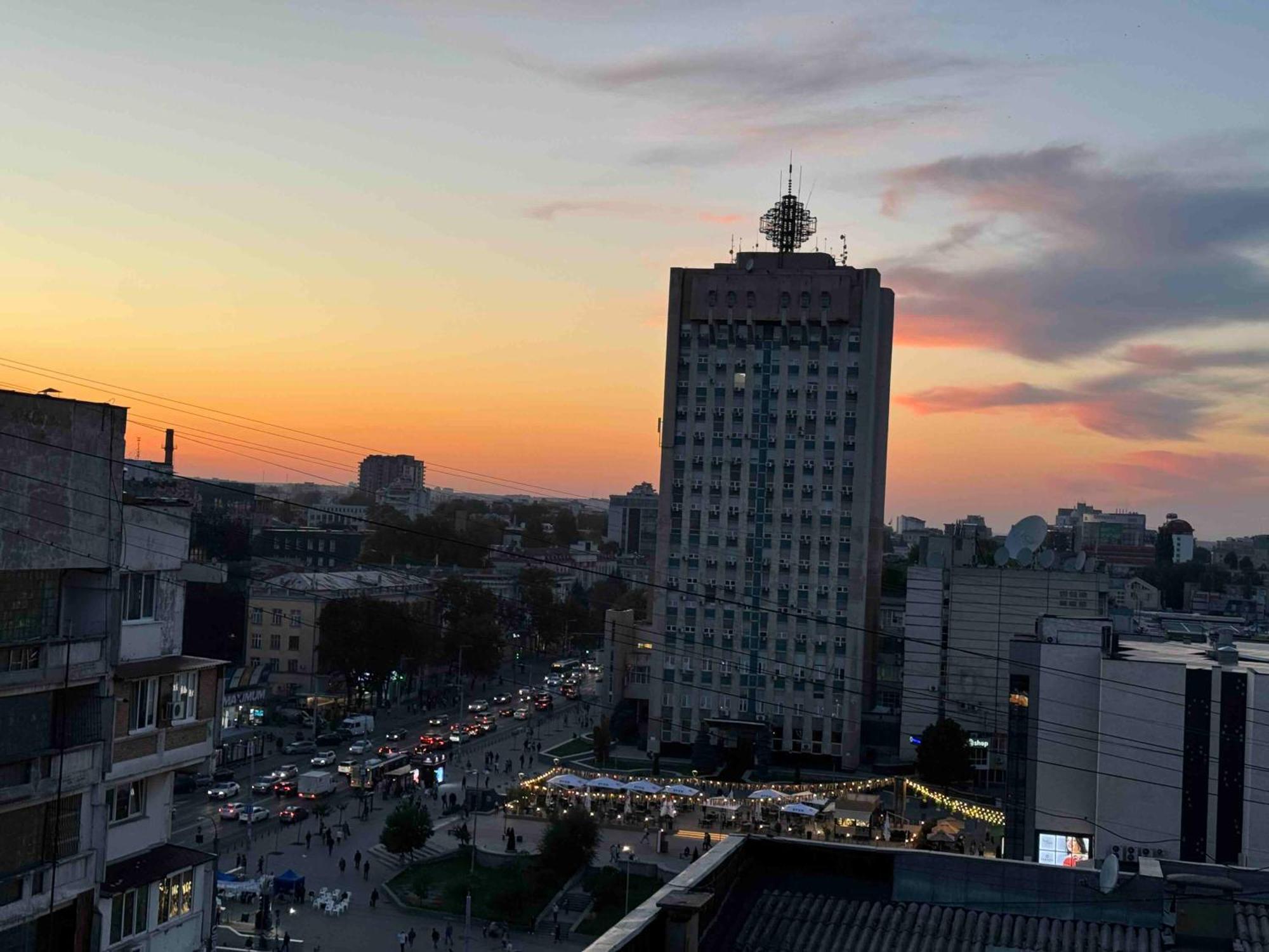 Rentnow Modern Business Apartment With 3 Bedrooms In Centre Chişinǎu Buitenkant foto